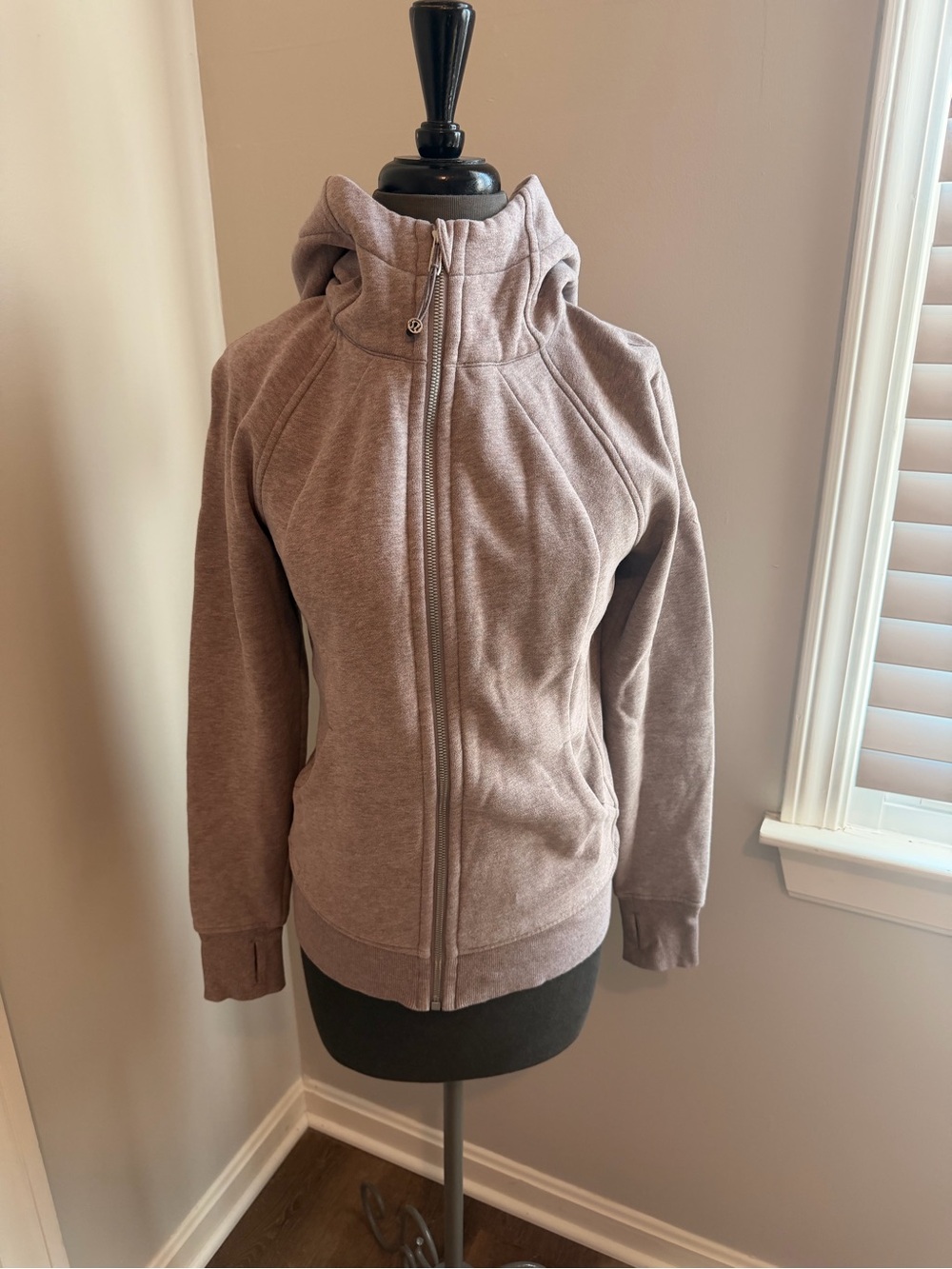 Lululemon Gray Scuba Sweatshirt. Size 6.